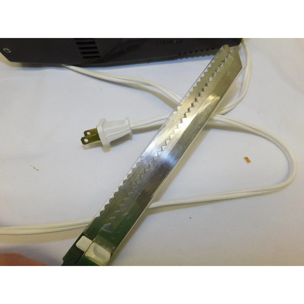 Regal Electric Knife Kitchen Appliance Vintage White K382